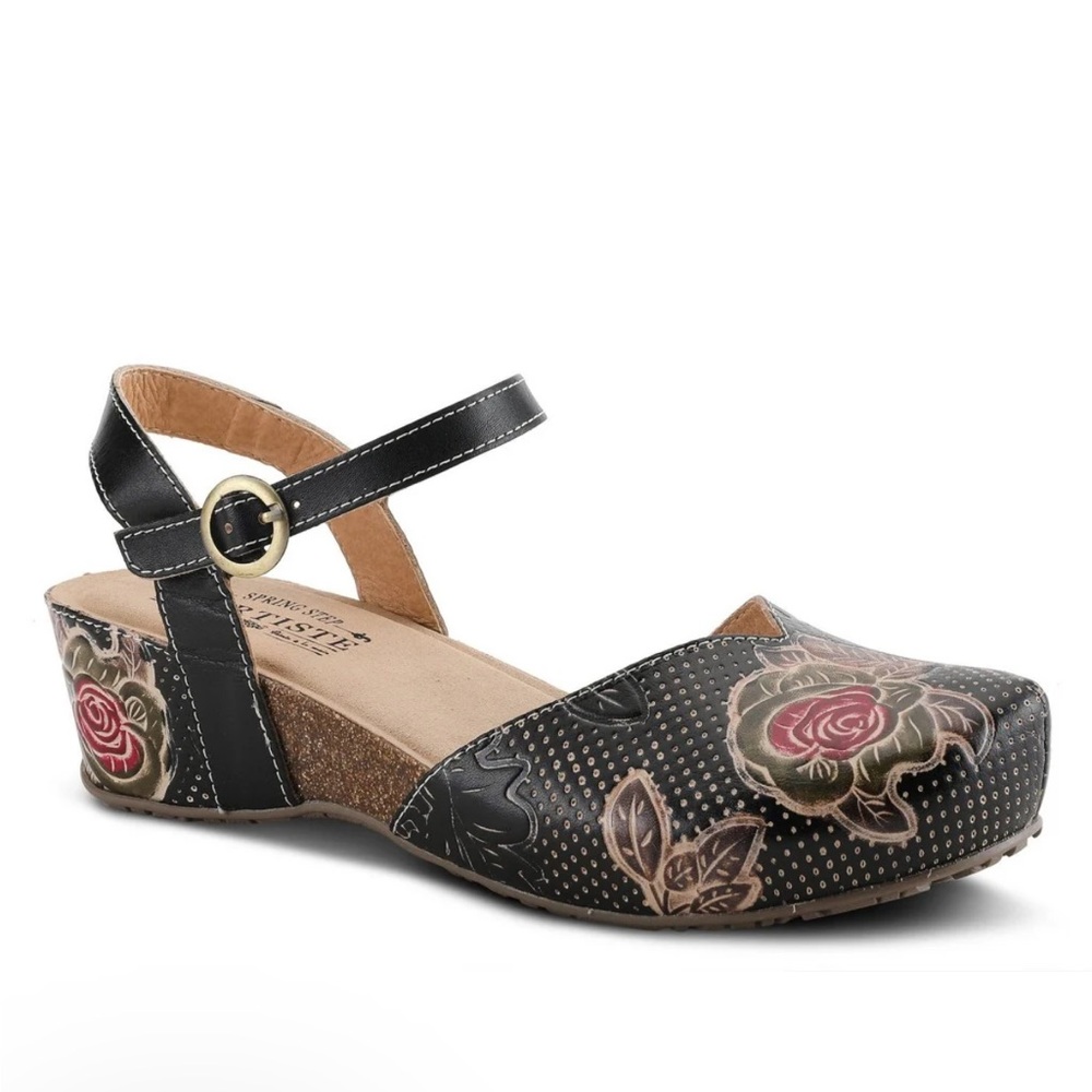 L’Artiste Women's Lizzie
Rose Sandal. Size 40.